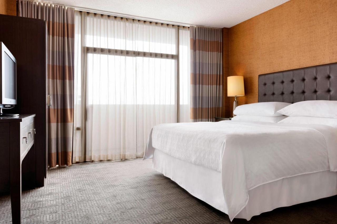 Sheraton Charlotte Hotel Exterior foto